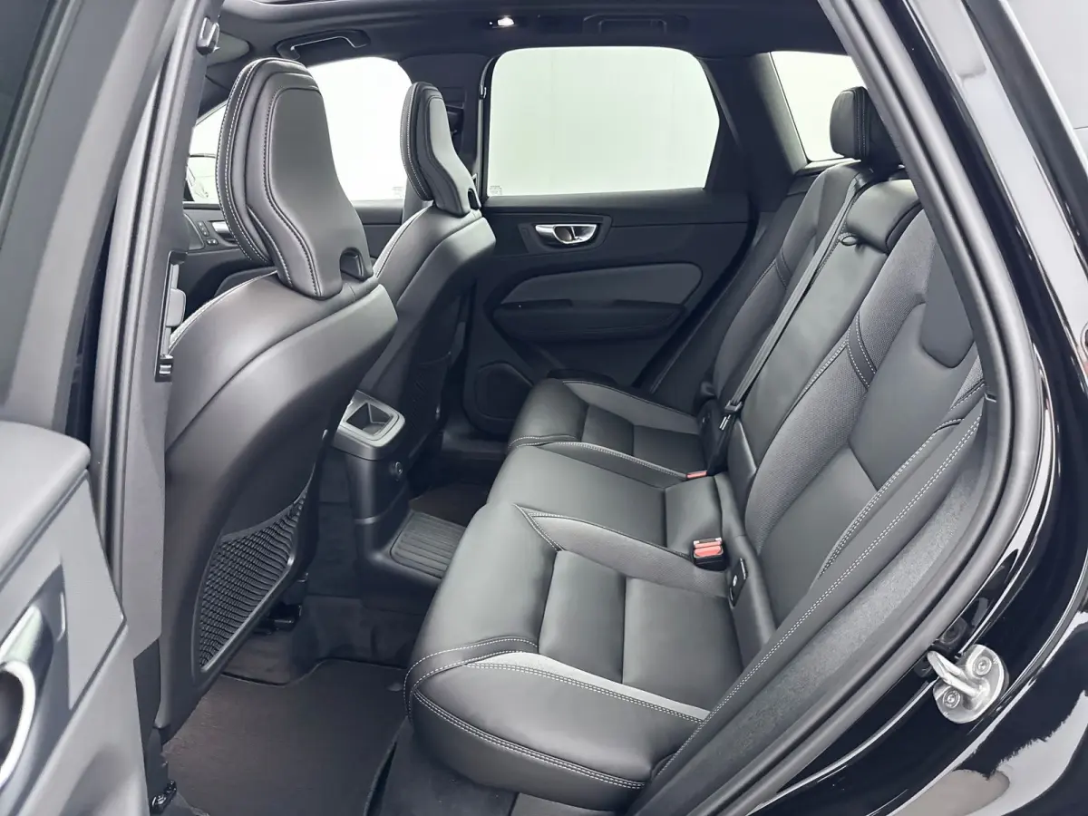 T6 Recharge Plus Black Edition | 21" | Luchtvering | Panoramadak | 360 Camera | Head-Up | Harman Kardon | Elektr. verst. Stoelen | Adaptieve Cruise | BLIS