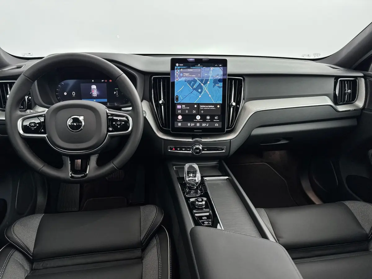 T6 Recharge Plus Black Edition | 21" | Luchtvering | Panoramadak | 360 Camera | Head-Up | Harman Kardon | Elektr. verst. Stoelen | Adaptieve Cruise | BLIS