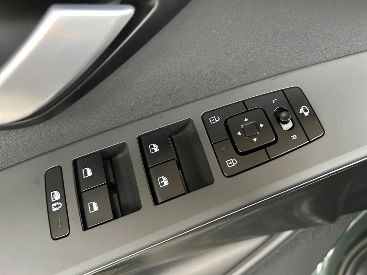 1.6 GDi PHEV DynamicPlusLine | Apple Carplay / Android Auto | Navigatiesysteem | Stoel  + Stuurverwarming | Elektrisch Schuif / Kanteldak | Licht + Regensensor | Parkeersensoren Voor + Achte