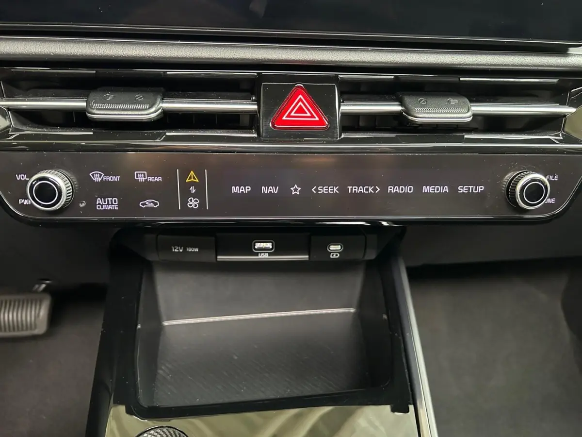 1.6 GDi PHEV DynamicPlusLine | Apple Carplay / Android Auto | Navigatiesysteem | Stoel  + Stuurverwarming | Elektrisch Schuif / Kanteldak | Licht + Regensensor | Parkeersensoren Voor + Achte