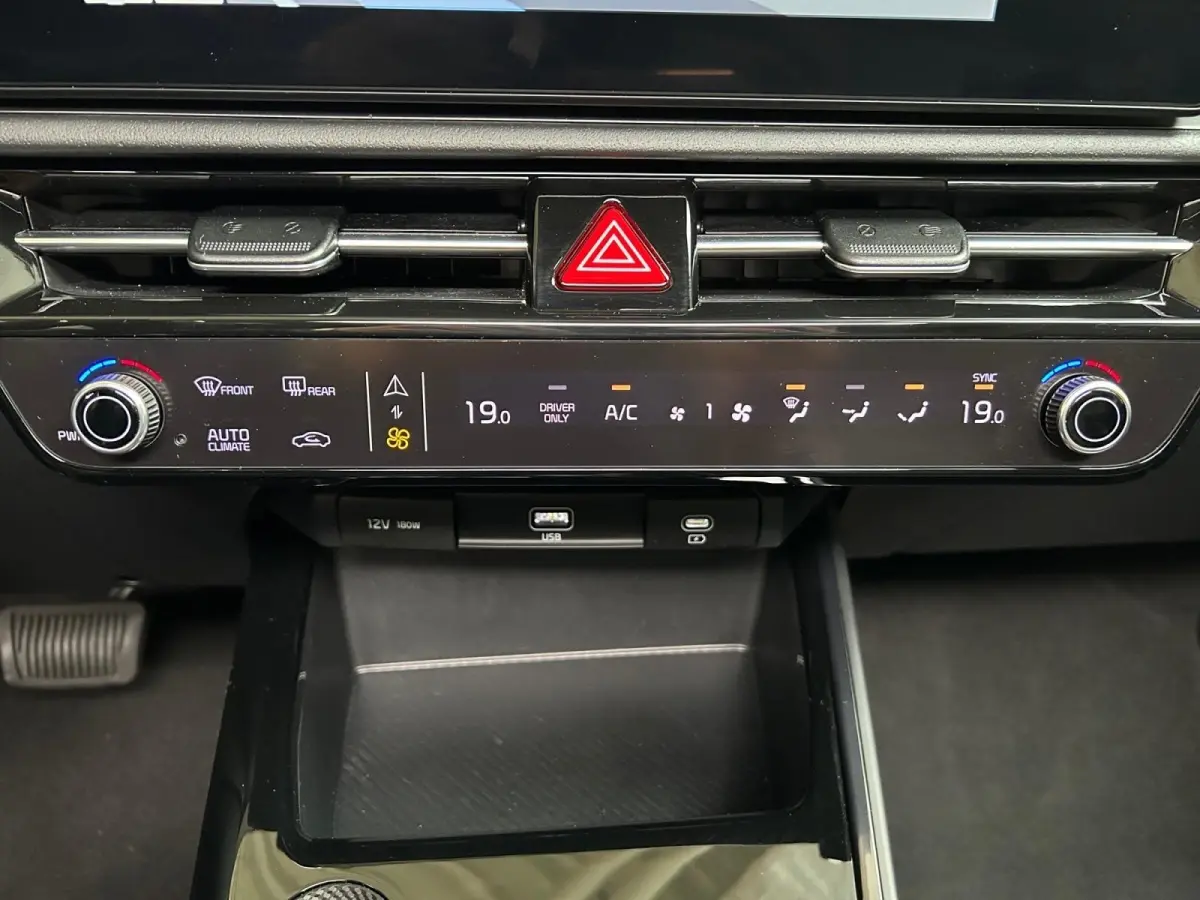 1.6 GDi PHEV DynamicPlusLine | Apple Carplay / Android Auto | Navigatiesysteem | Stoel  + Stuurverwarming | Elektrisch Schuif / Kanteldak | Licht + Regensensor | Parkeersensoren Voor + Achte