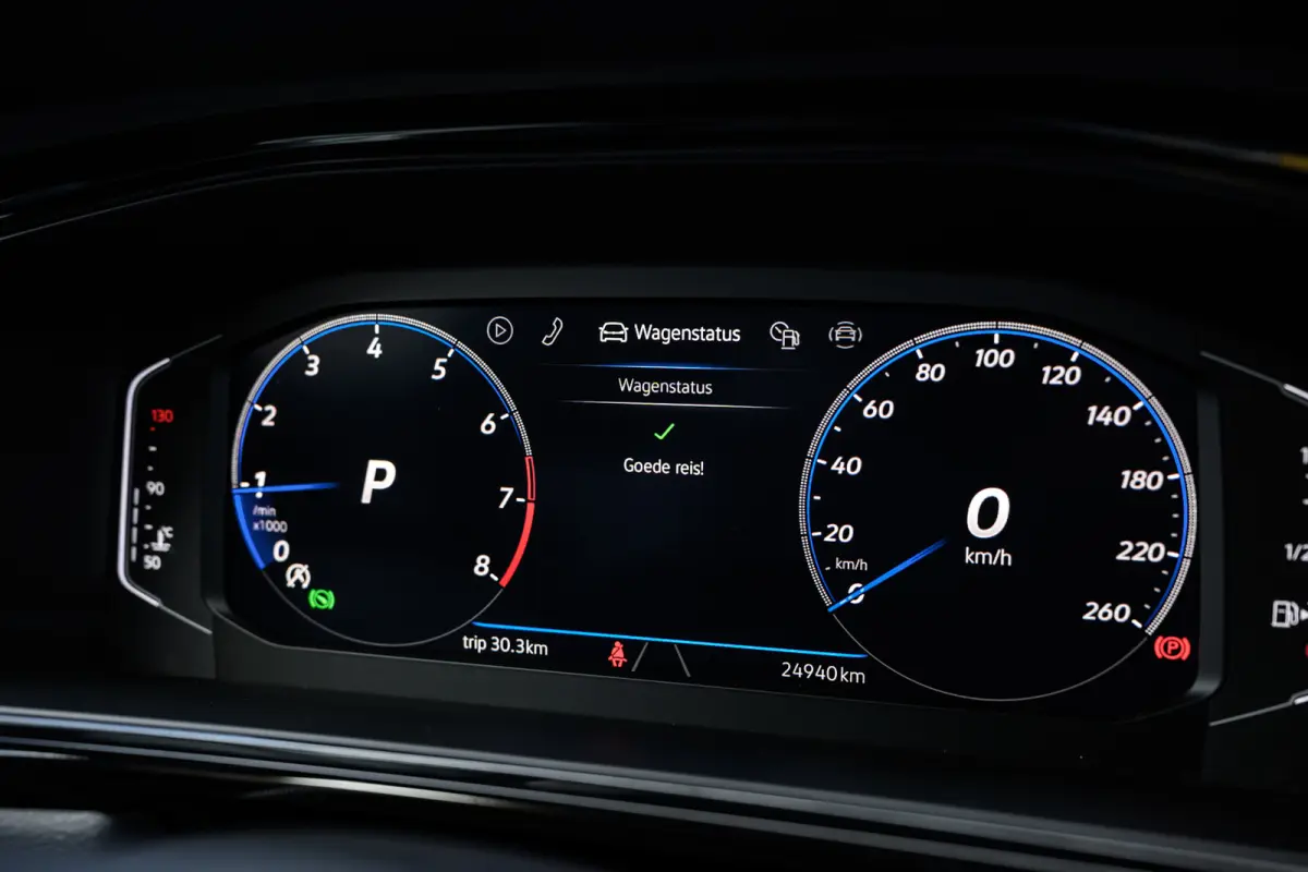 1.5 TSI R-Line Pano/Matrix/Camera/Keyless/ACC