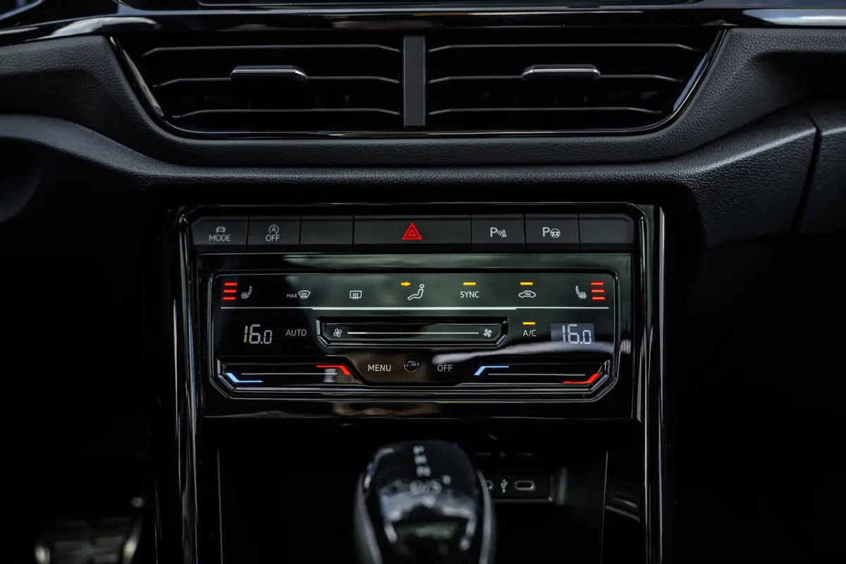 1.5 TSI R-Line Pano/Matrix/Camera/Keyless/ACC