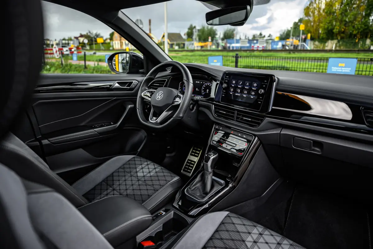 1.5 TSI R-Line Pano/Matrix/Camera/Keyless/ACC