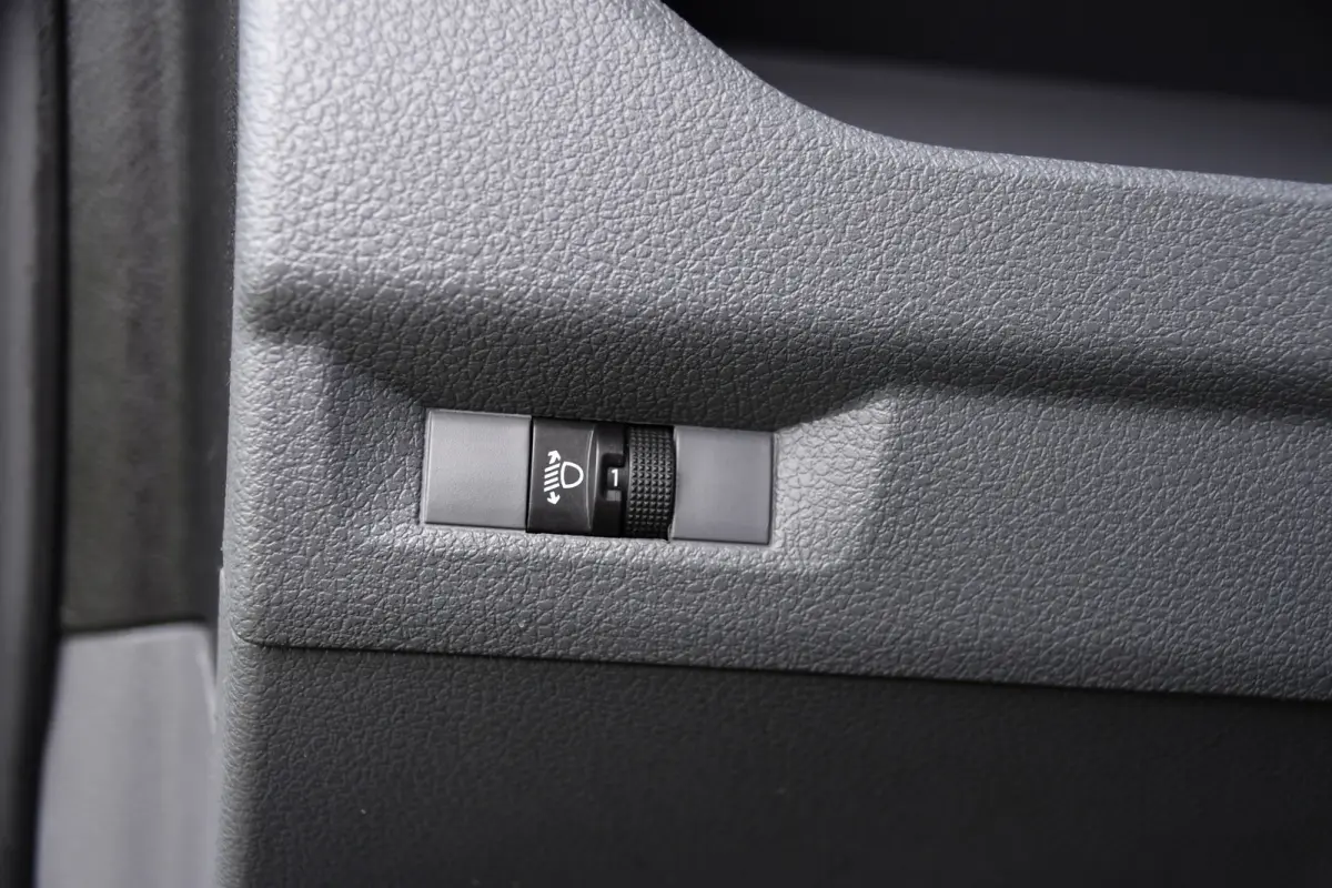 226S 1.6 BlueHDI L2 PB Edition Carplay, Cruise, Sensoren, 115pk, Leder, Multimedia, Uniek!