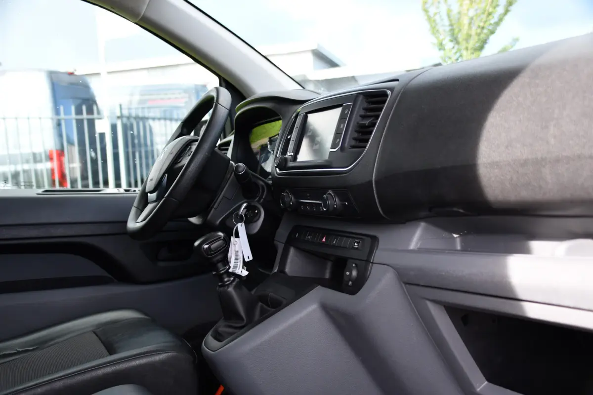 226S 1.6 BlueHDI L2 PB Edition Carplay, Cruise, Sensoren, 115pk, Leder, Multimedia, Uniek!