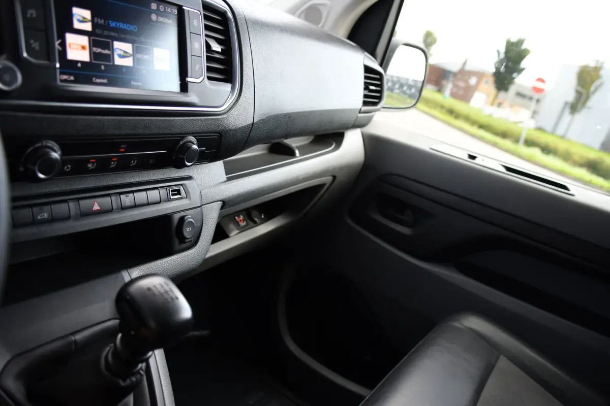 226S 1.6 BlueHDI L2 PB Edition Carplay, Cruise, Sensoren, 115pk, Leder, Multimedia, Uniek!