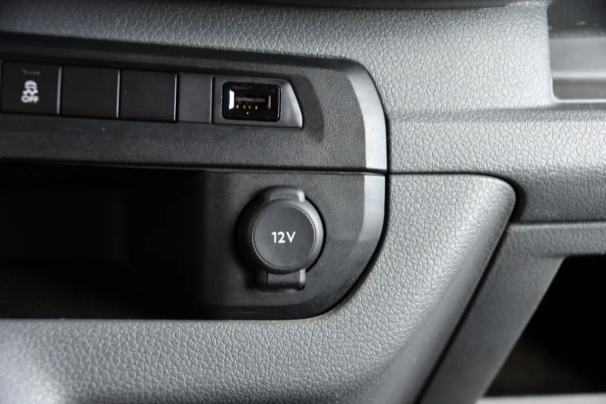 226S 1.6 BlueHDI L2 PB Edition Carplay, Cruise, Sensoren, 115pk, Leder, Multimedia, Uniek!