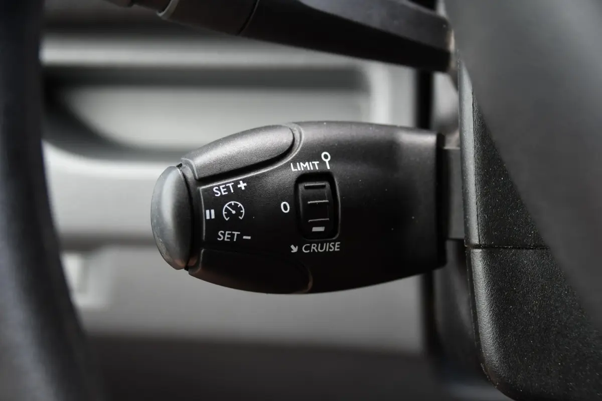 226S 1.6 BlueHDI L2 PB Edition Carplay, Cruise, Sensoren, 115pk, Leder, Multimedia, Uniek!