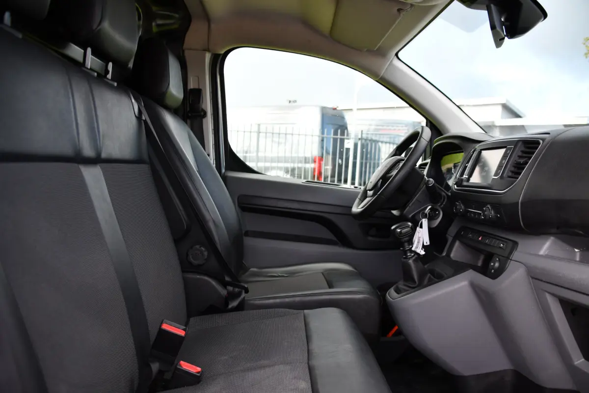 226S 1.6 BlueHDI L2 PB Edition Carplay, Cruise, Sensoren, 115pk, Leder, Multimedia, Uniek!