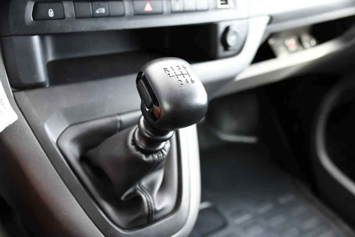 226S 1.6 BlueHDI L2 PB Edition Carplay, Cruise, Sensoren, 115pk, Leder, Multimedia, Uniek!
