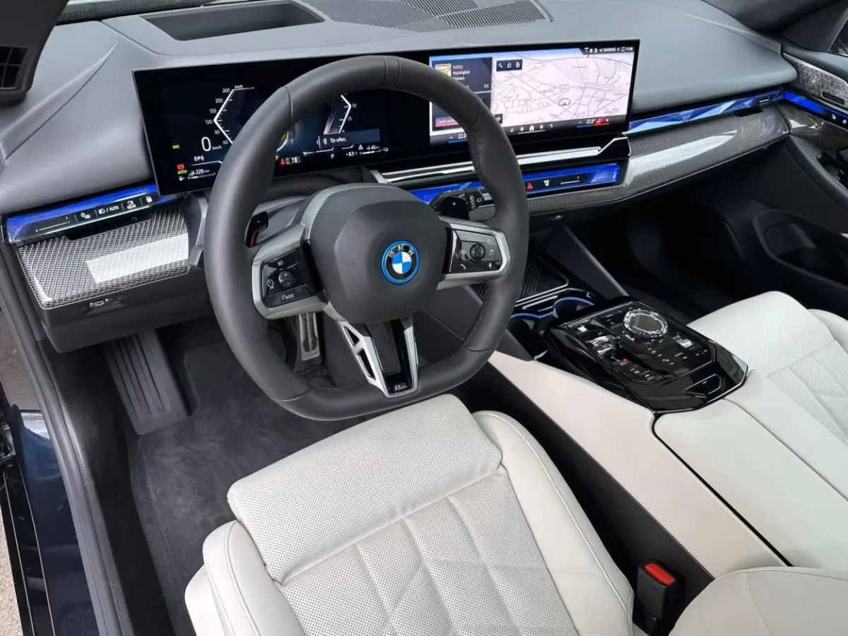 550e xDrive M-SPORT Pro ** PANO, IVORY LEDER, TREKH, 20-inch LMV, ADAPT. M-ONDERST. ** 1e EIG - UNGALLFREI - Ex. BMW ** ** INFORMEER OOK NAAR ONZE AANTREKKELIJKE FINANCIAL-LEASE TARIEVEN **