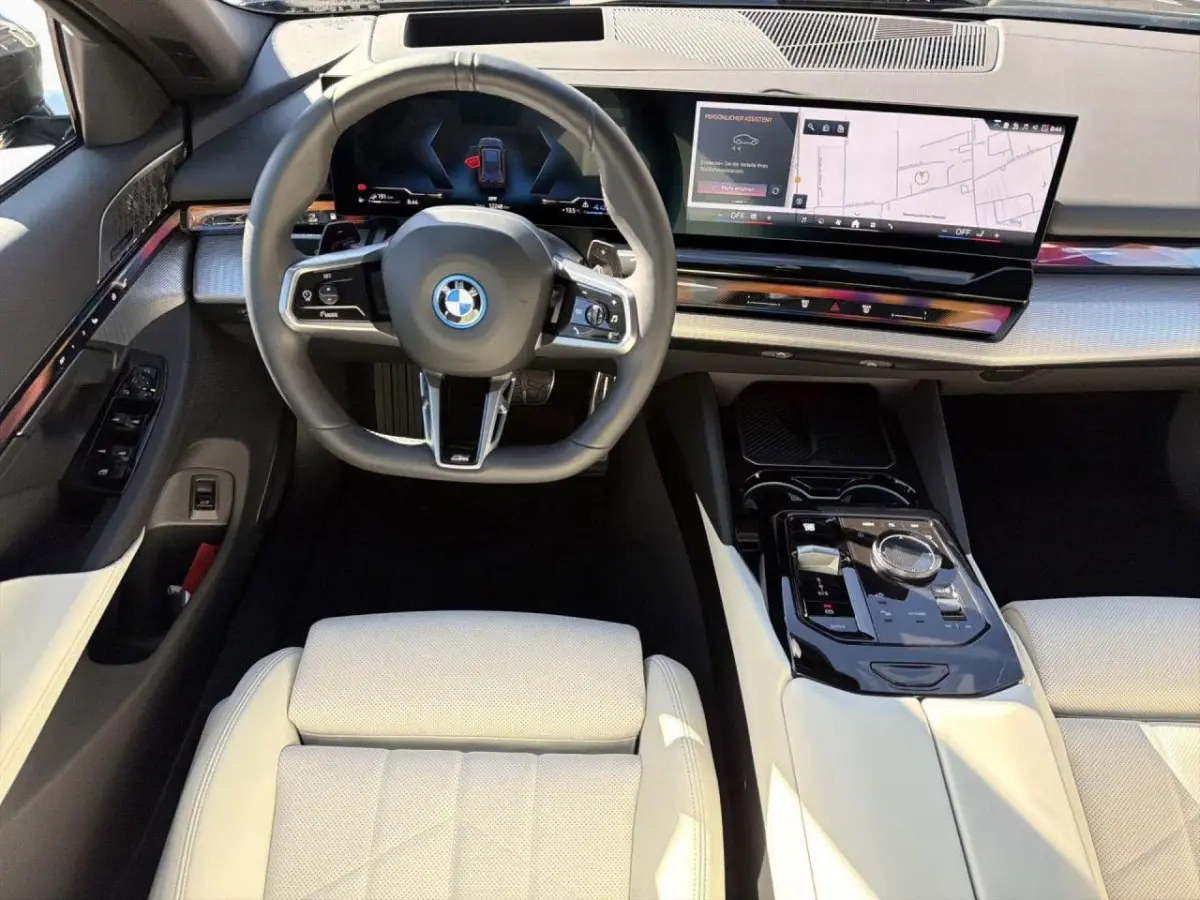 550e xDrive M-SPORT Pro ** PANO, IVORY LEDER, TREKH, 20-inch LMV, ADAPT. M-ONDERST. ** 1e EIG - UNGALLFREI - Ex. BMW ** ** INFORMEER OOK NAAR ONZE AANTREKKELIJKE FINANCIAL-LEASE TARIEVEN **