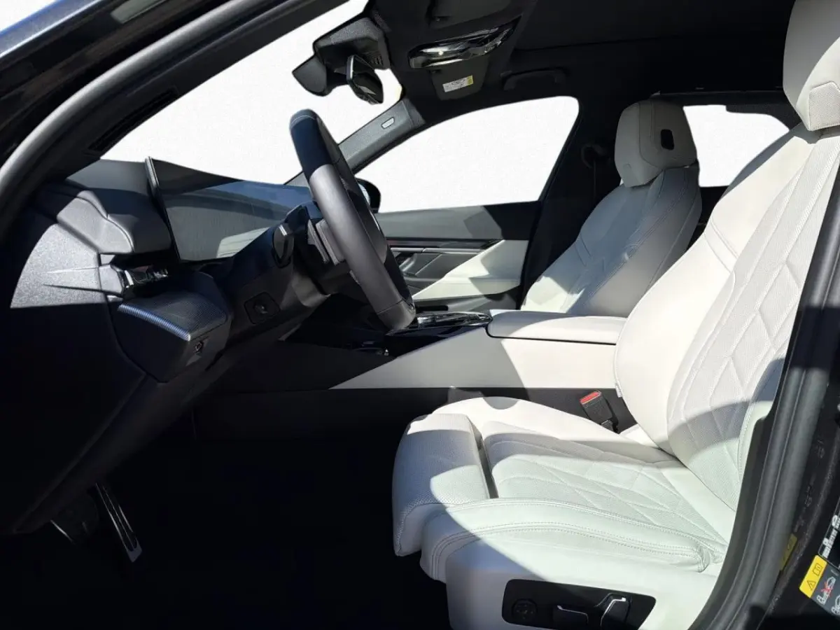 550e xDrive M-SPORT Pro ** PANO, IVORY LEDER, TREKH, 20-inch LMV, ADAPT. M-ONDERST. ** 1e EIG - UNGALLFREI - Ex. BMW ** ** INFORMEER OOK NAAR ONZE AANTREKKELIJKE FINANCIAL-LEASE TARIEVEN **