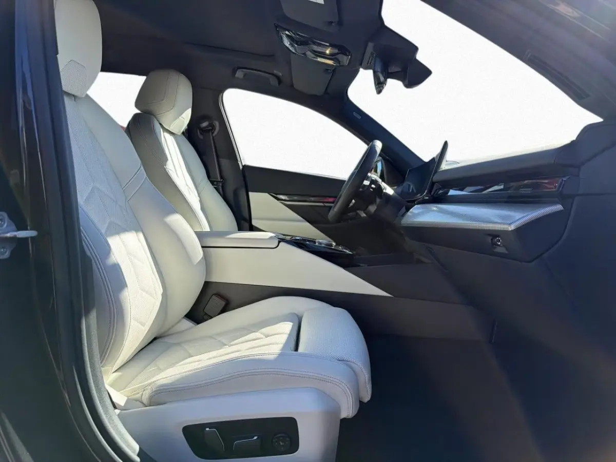 550e xDrive M-SPORT Pro ** PANO, IVORY LEDER, TREKH, 20-inch LMV, ADAPT. M-ONDERST. ** 1e EIG - UNGALLFREI - Ex. BMW ** ** INFORMEER OOK NAAR ONZE AANTREKKELIJKE FINANCIAL-LEASE TARIEVEN **