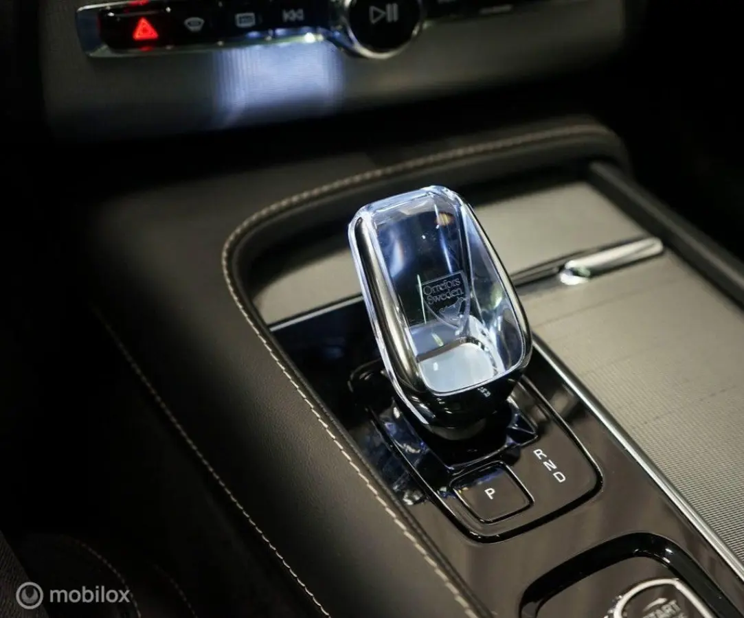 2.0 T8 PHEV AWD Ultimate Dark, B&W, luchtvering