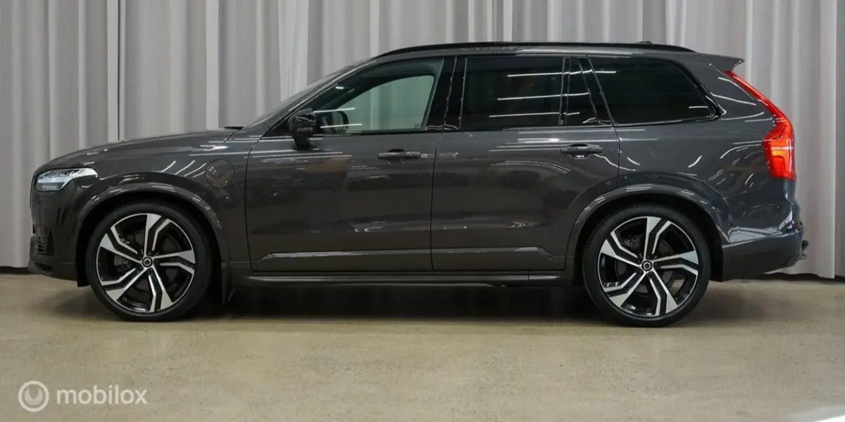 2.0 T8 PHEV AWD Ultimate Dark, B&W, luchtvering