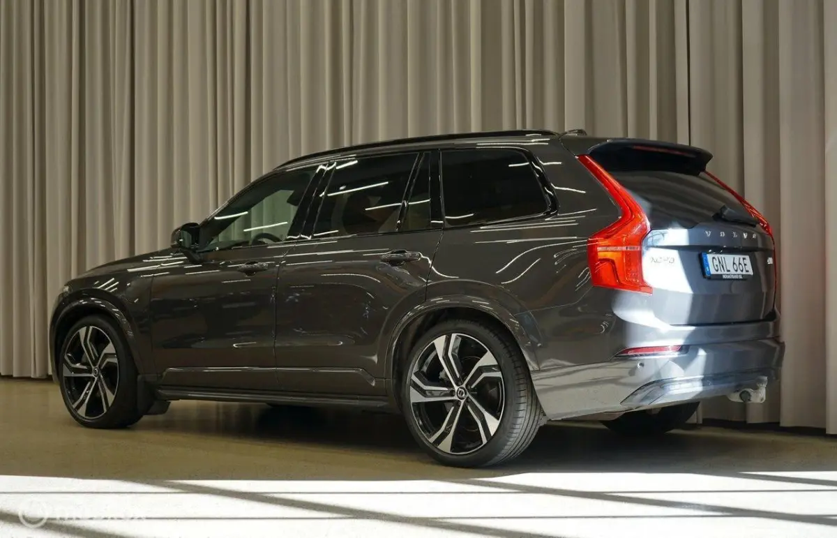 2.0 T8 PHEV AWD Ultimate Dark, B&W, luchtvering