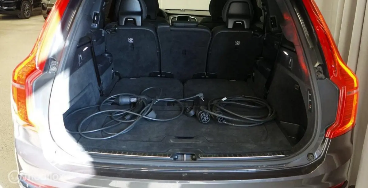 2.0 T8 PHEV AWD Ultimate Dark, B&W, luchtvering