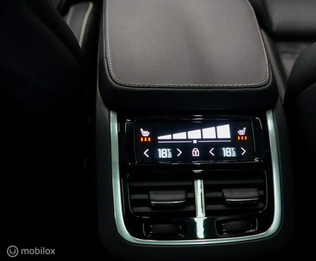 2.0 T8 PHEV AWD Ultimate Dark, B&W, luchtvering