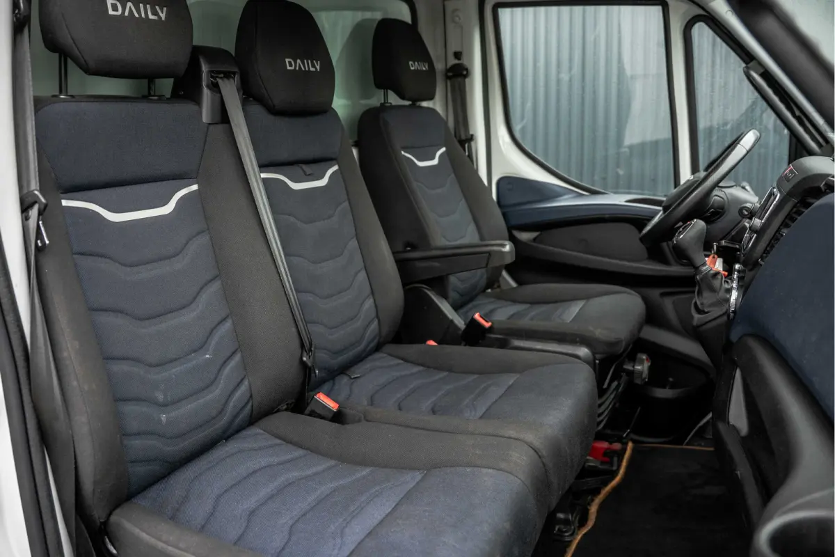 35C18 | Bakwagen met laadklep | N1 | Automaat | Trekhaak | Cruise | 180PK | Euro 6 | Climatronic |
