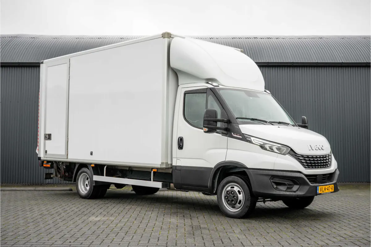 35C18 | Bakwagen met laadklep | N1 | Automaat | Trekhaak | Cruise | 180PK | Euro 6 | Climatronic |
