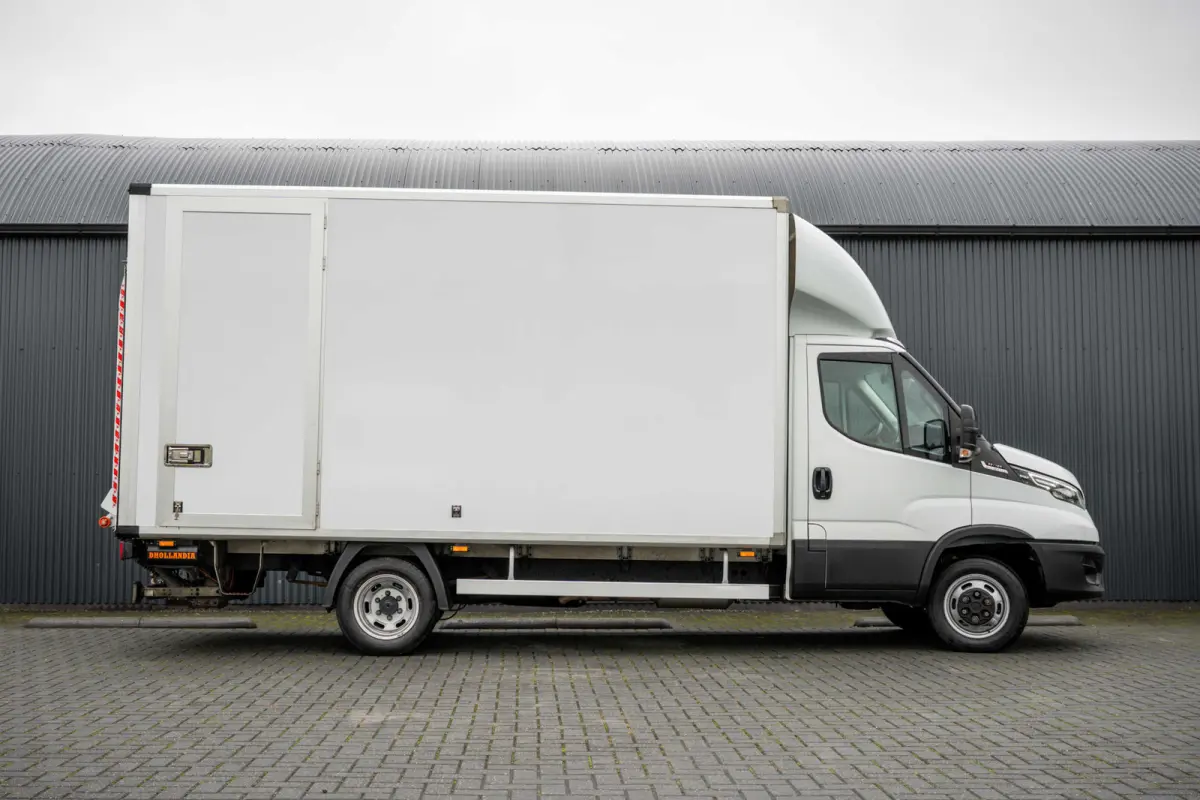 35C18 | Bakwagen met laadklep | N1 | Automaat | Trekhaak | Cruise | 180PK | Euro 6 | Climatronic |