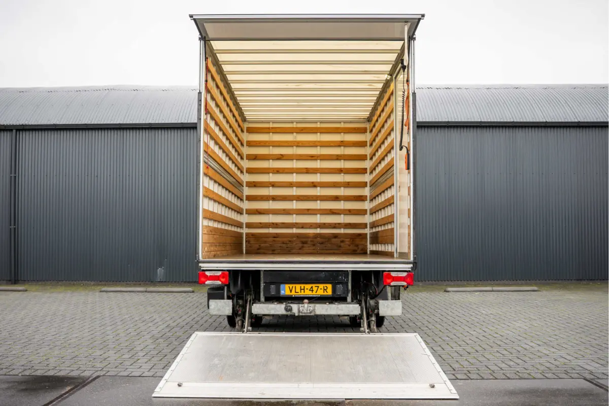 35C18 | Bakwagen met laadklep | N1 | Automaat | Trekhaak | Cruise | 180PK | Euro 6 | Climatronic |
