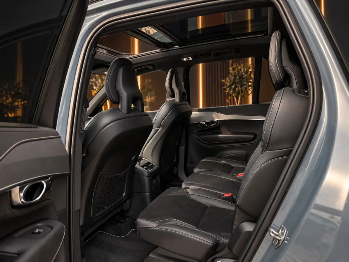 2.0 T8 Recharge AWD R-Design 7 Zits 421PK | Luchtvering | Pano | Memory | Harmon Kardon | Head-Up | 360 | 22'' | Trekhaak | Keyless | Digital Dash | Led | Leder | Stoel voor & achter | Stuur