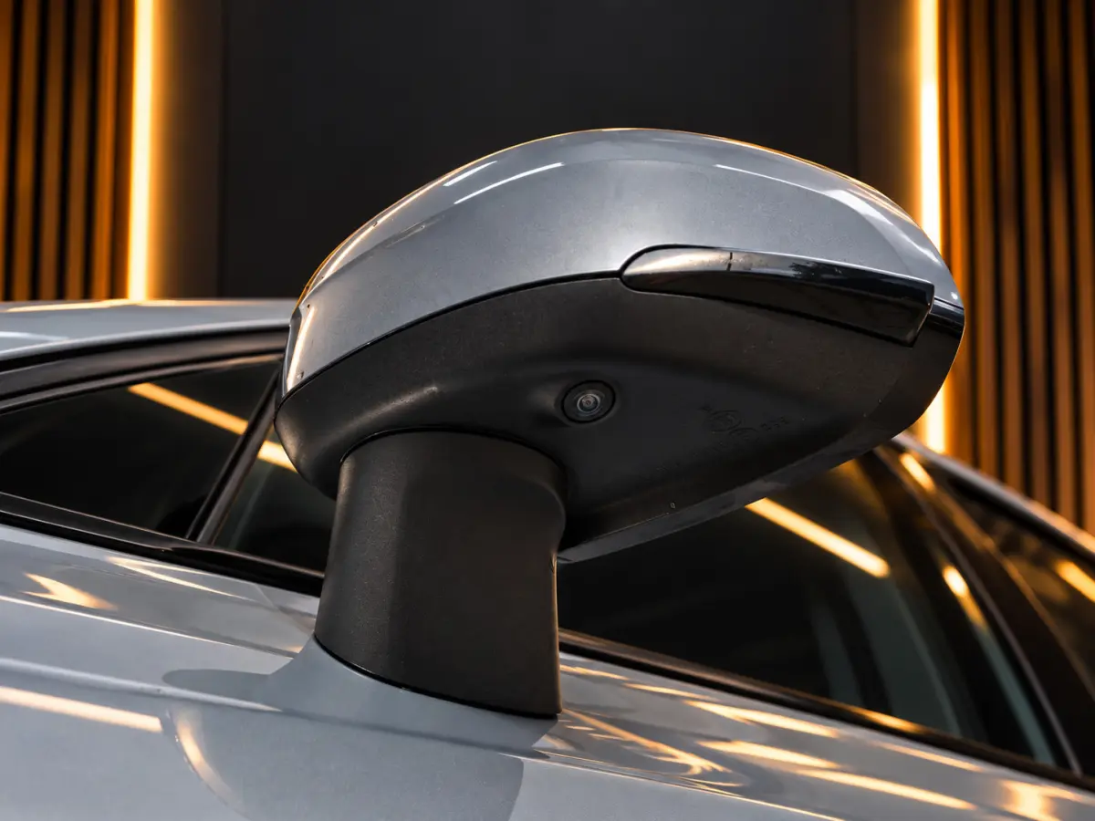 2.0 T8 Recharge AWD R-Design 7 Zits 421PK | Luchtvering | Pano | Memory | Harmon Kardon | Head-Up | 360 | 22'' | Trekhaak | Keyless | Digital Dash | Led | Leder | Stoel voor & achter | Stuur
