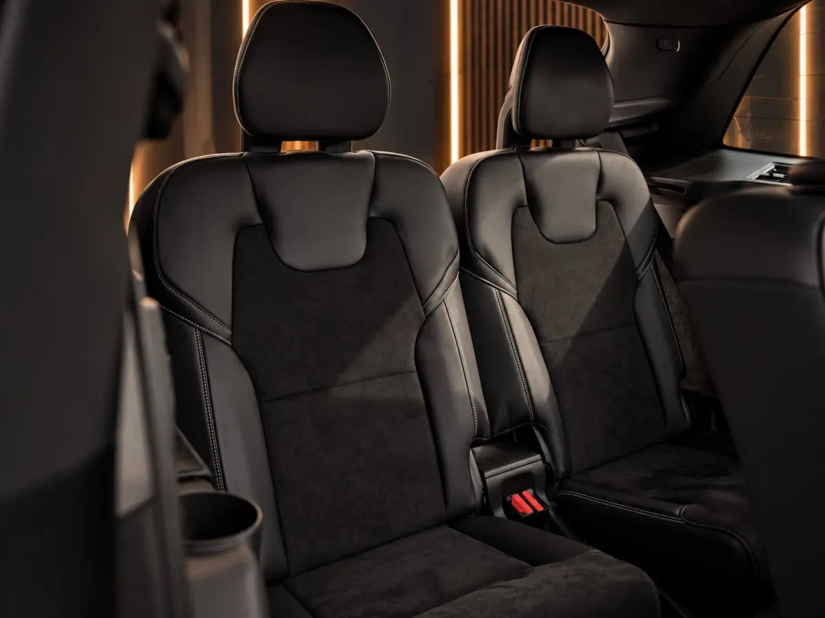 2.0 T8 Recharge AWD R-Design 7 Zits 421PK | Luchtvering | Pano | Memory | Harmon Kardon | Head-Up | 360 | 22'' | Trekhaak | Keyless | Digital Dash | Led | Leder | Stoel voor & achter | Stuur
