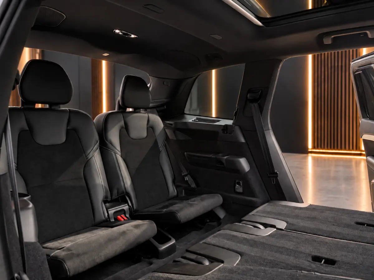 2.0 T8 Recharge AWD R-Design 7 Zits 421PK | Luchtvering | Pano | Memory | Harmon Kardon | Head-Up | 360 | 22'' | Trekhaak | Keyless | Digital Dash | Led | Leder | Stoel voor & achter | Stuur