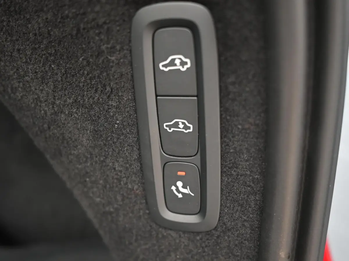 2.0 T8 Recharge AWD R-Design 7 Zits 421PK | Luchtvering | Pano | Memory | Harmon Kardon | Head-Up | 360 | 22'' | Trekhaak | Keyless | Digital Dash | Led | Leder | Stoel voor & achter | Stuur