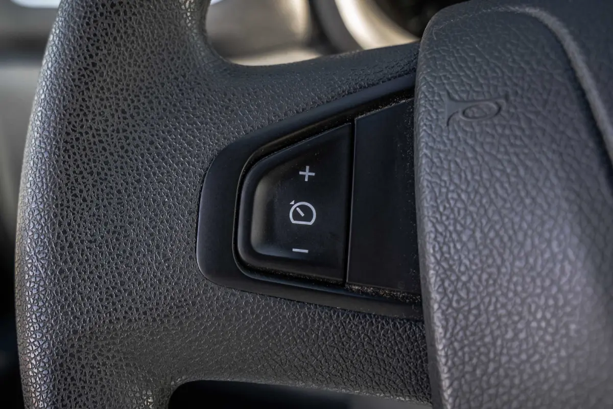 **2.3 CDTI FWD L2H2 | 3-Zits | Cruise | Airco**