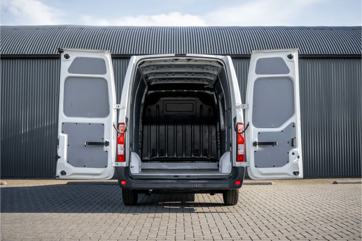 **2.3 CDTI FWD L2H2 | 3-Zits | Cruise | Airco**