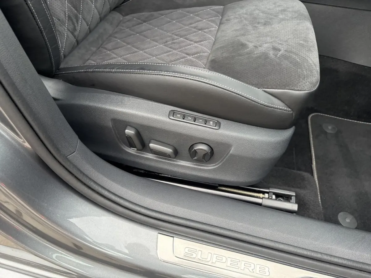 2.0 TDI DSG SPORTLINE PDC/ELEK-KLEP/ACC/MEM/STOEL+STUURVERW/CARPLAY