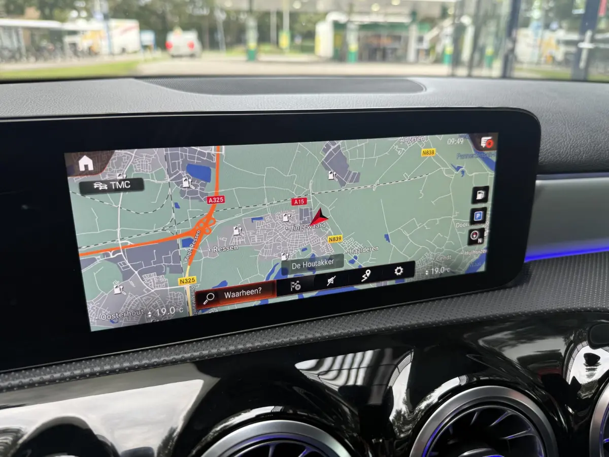 250 e Business Solution AMG Limited | SOH 93,99% | Panoramadak | Sfeerverlichting | PDC + Camera | Climate control | Navigatie |
