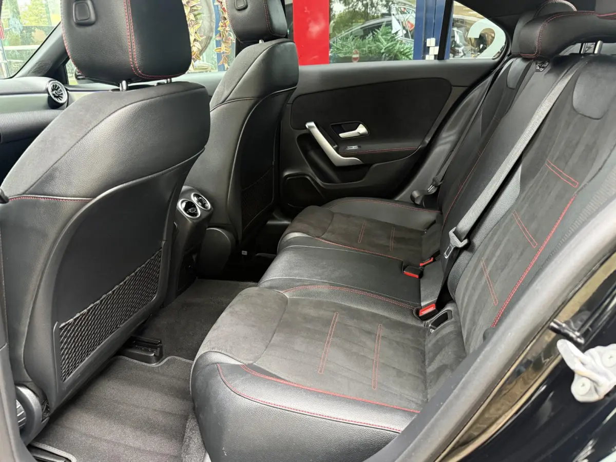 250 e Business Solution AMG Limited | SOH 93,99% | Panoramadak | Sfeerverlichting | PDC + Camera | Climate control | Navigatie |
