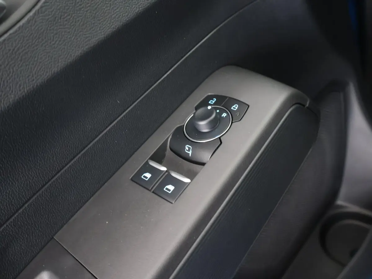 Limited 44 kWh | 289 KM Range WLTP | Adaptive Cruise Control | Navigatie | Parkeercamera | Climate Control | Stoelverwarming | Stuurverwarming