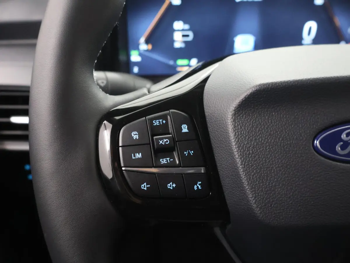 Limited 44 kWh | 289 KM Range WLTP | Adaptive Cruise Control | Navigatie | Parkeercamera | Climate Control | Stoelverwarming | Stuurverwarming