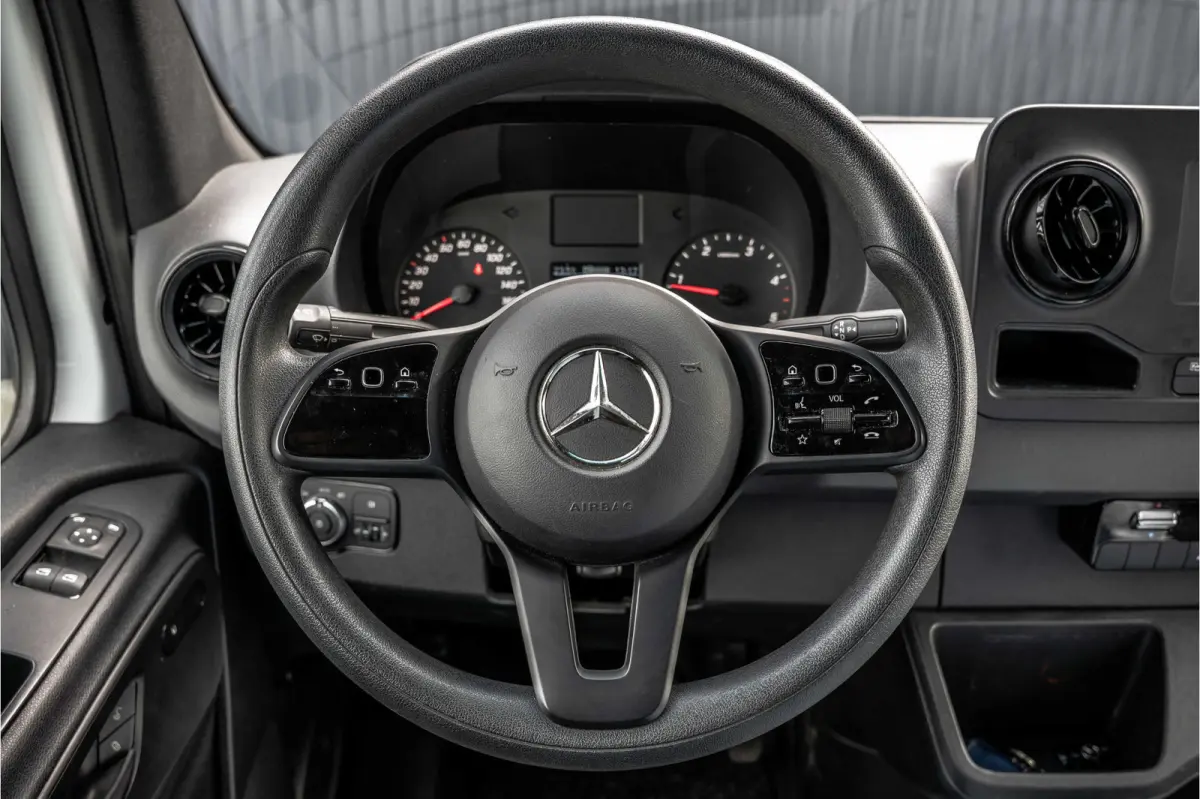 **317 CDI L2H2 | Automaat | 3-Zits | Camera | Carplay | Mbux | Climatronic | Trekhaak**