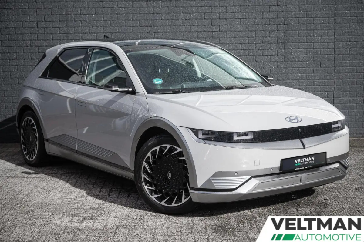 Lounge AWD 77.4 kWh 100& SOH PANO TREKHAAK LEDER