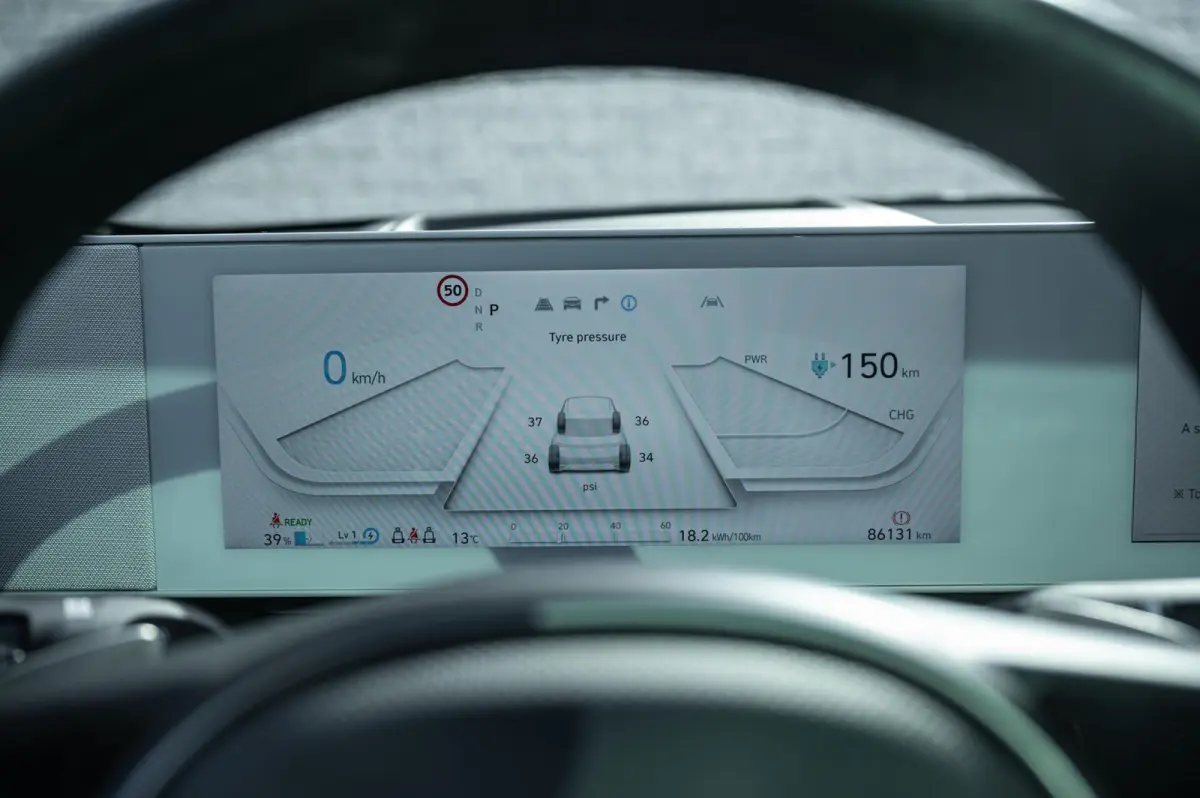 Lounge AWD 77.4 kWh 100& SOH PANO TREKHAAK LEDER