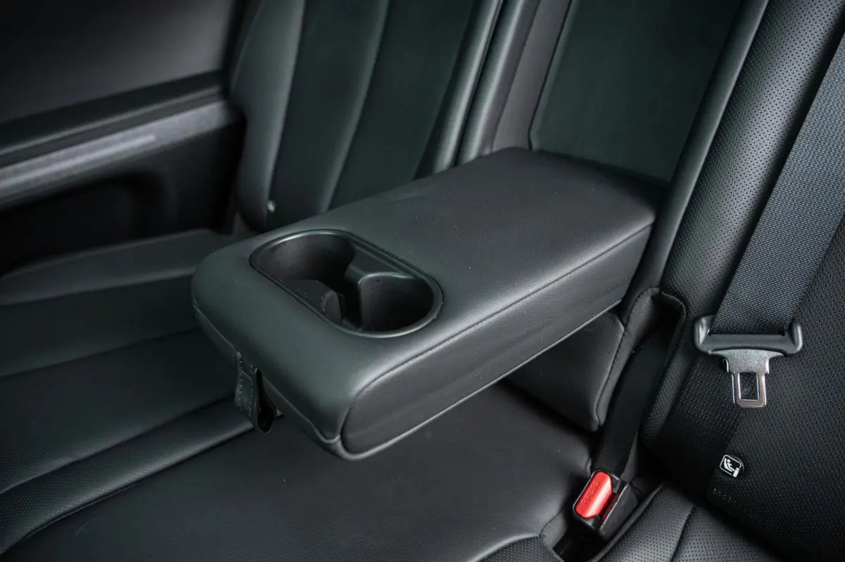 Lounge AWD 77.4 kWh 100& SOH PANO TREKHAAK LEDER