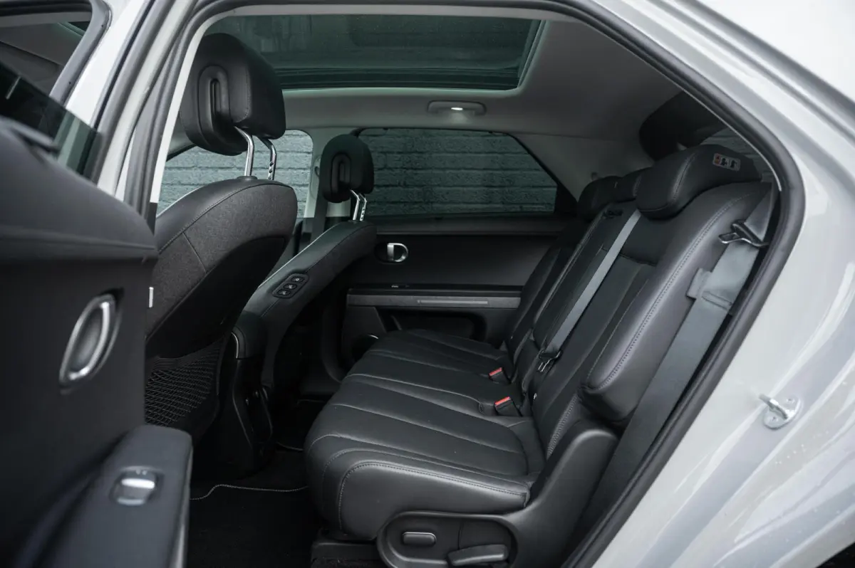 Lounge AWD 77.4 kWh 100& SOH PANO TREKHAAK LEDER