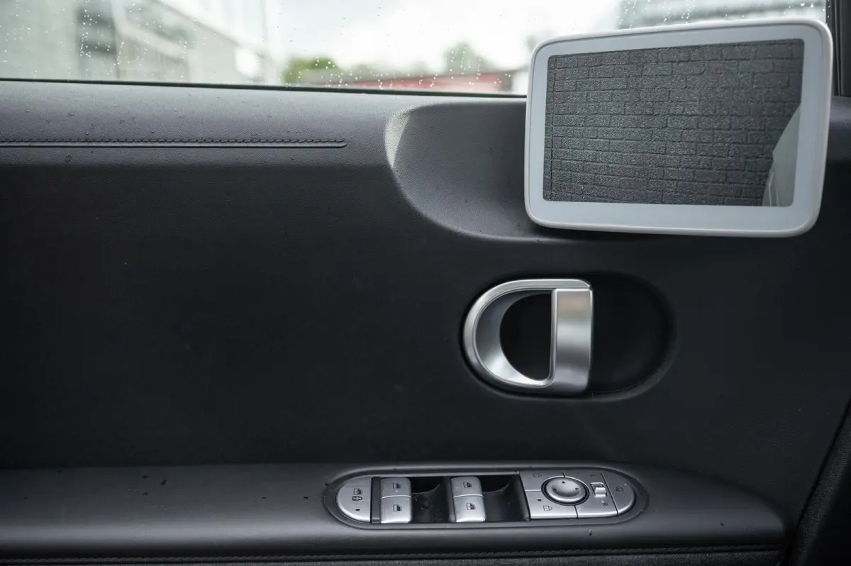Lounge AWD 77.4 kWh 100& SOH PANO TREKHAAK LEDER