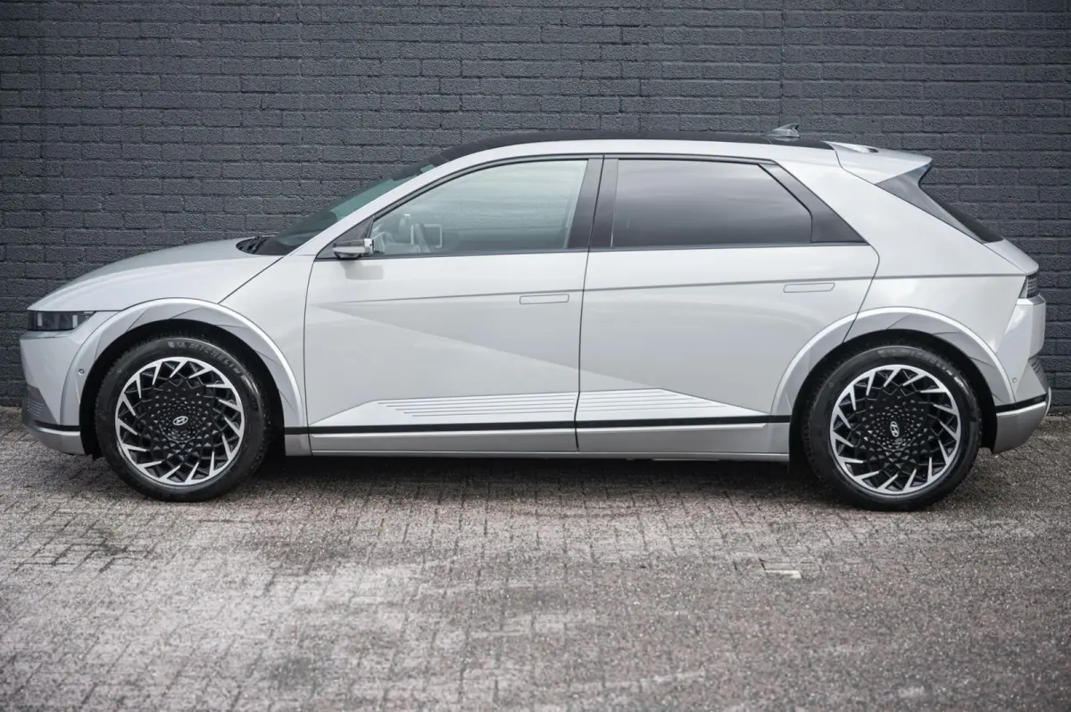 Lounge AWD 77.4 kWh 100& SOH PANO TREKHAAK LEDER