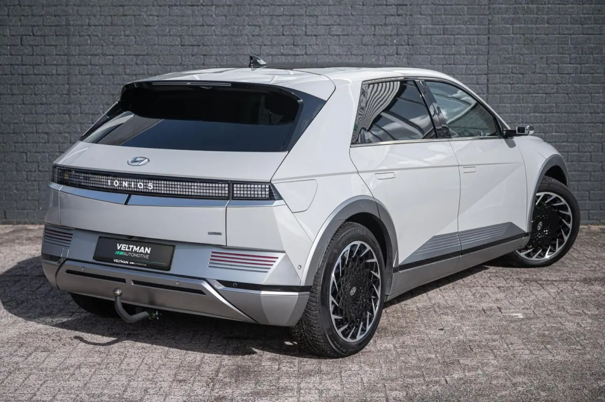 Lounge AWD 77.4 kWh 100& SOH PANO TREKHAAK LEDER