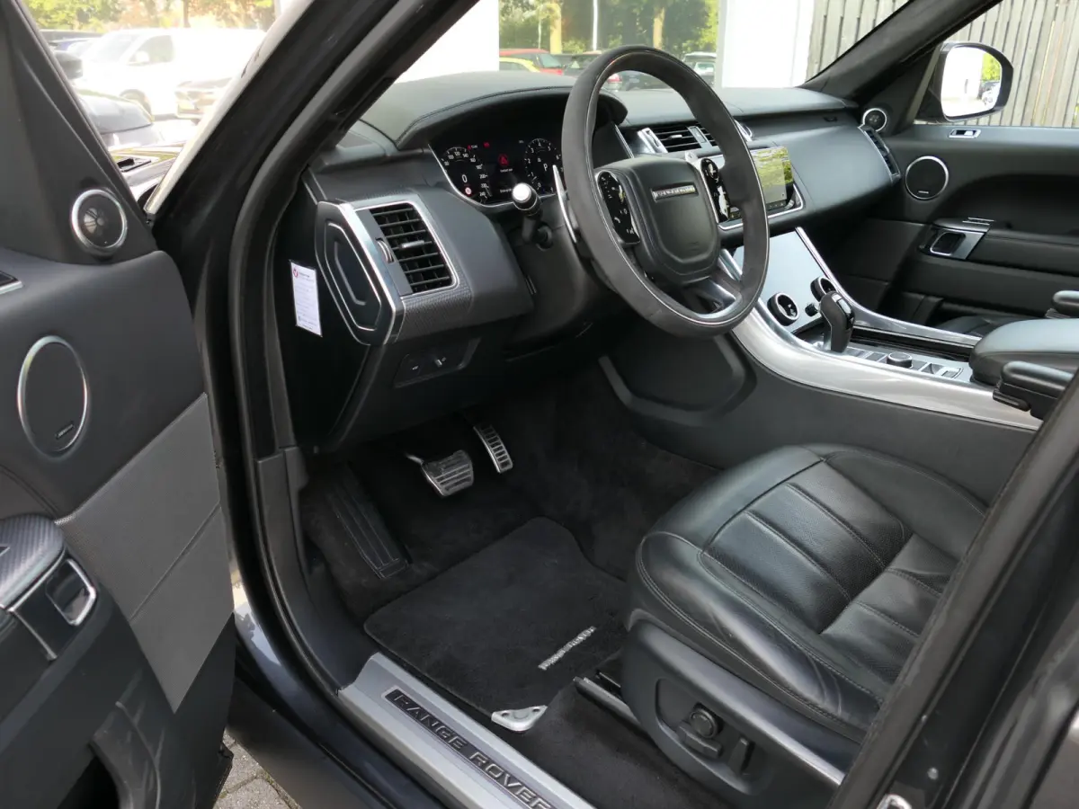 3.0 P400 HST | Carbon | Alcantara hemel | Meridian | Panoramadak | Head-up display | Adapative Cruise Control | Dodehoek ​detectie | Trekhaak | Luchtvering | Apple-/Android Carplay | Stoel