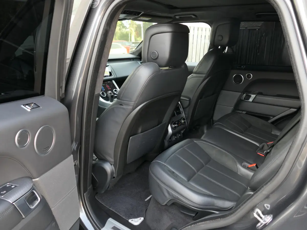 3.0 P400 HST | Carbon | Alcantara hemel | Meridian | Panoramadak | Head-up display | Adapative Cruise Control | Dodehoek ​detectie | Trekhaak | Luchtvering | Apple-/Android Carplay | Stoel